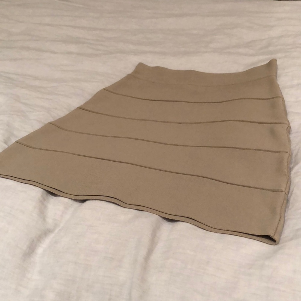 BCBG Maxazria Beige Bandage Mid Rise Skirt.